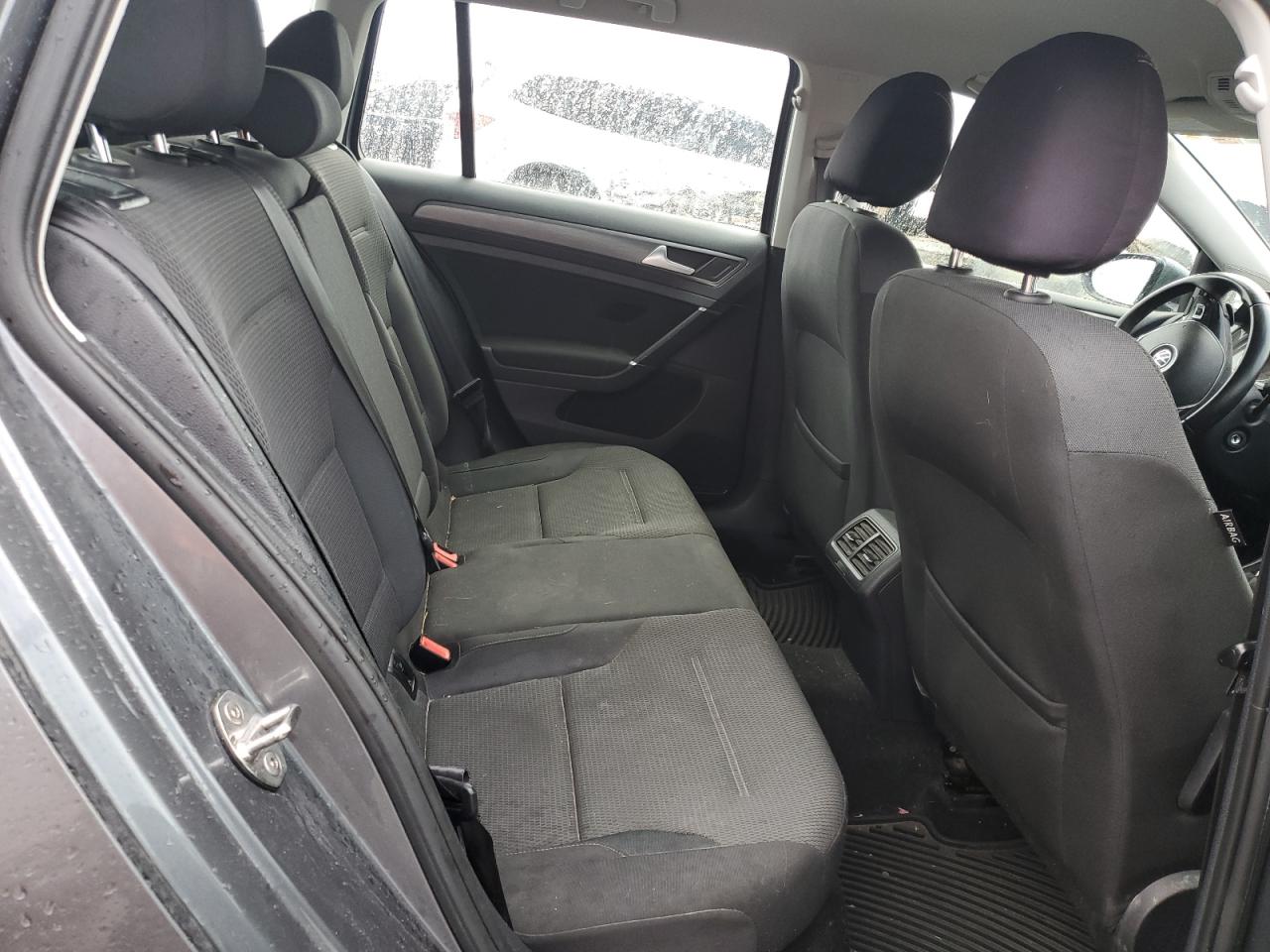 2019 Volkswagen Golf - Image 11