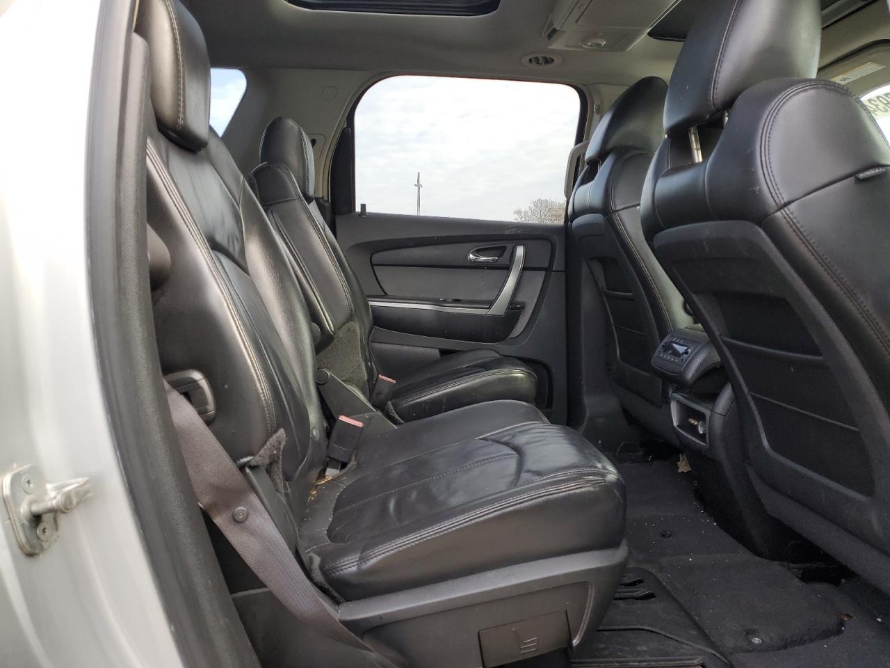 2009 GMC Acadia - Image 12