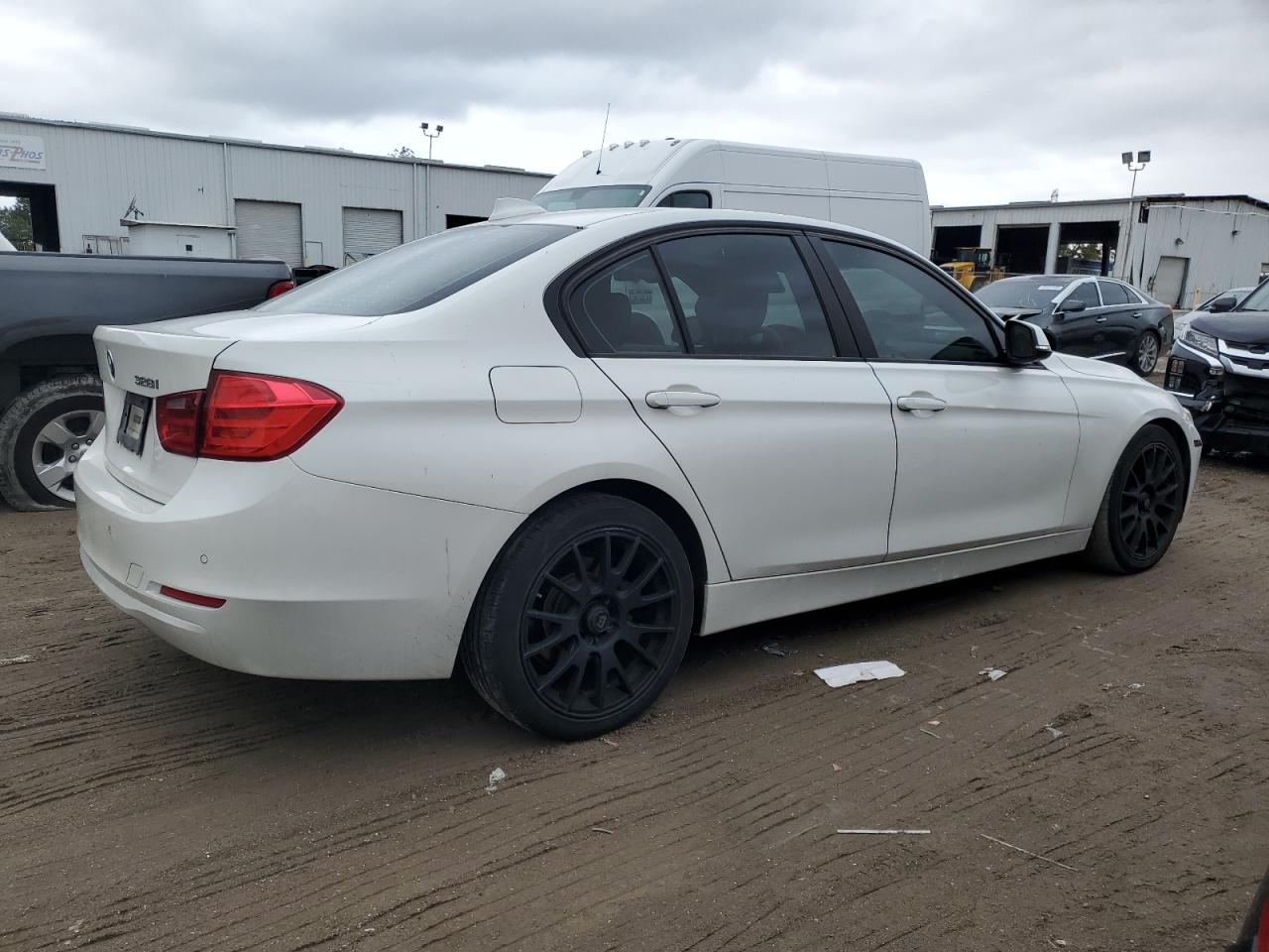 VIN WBA3A5C5XDJ462190 2013 BMW 3 SERIES no.3