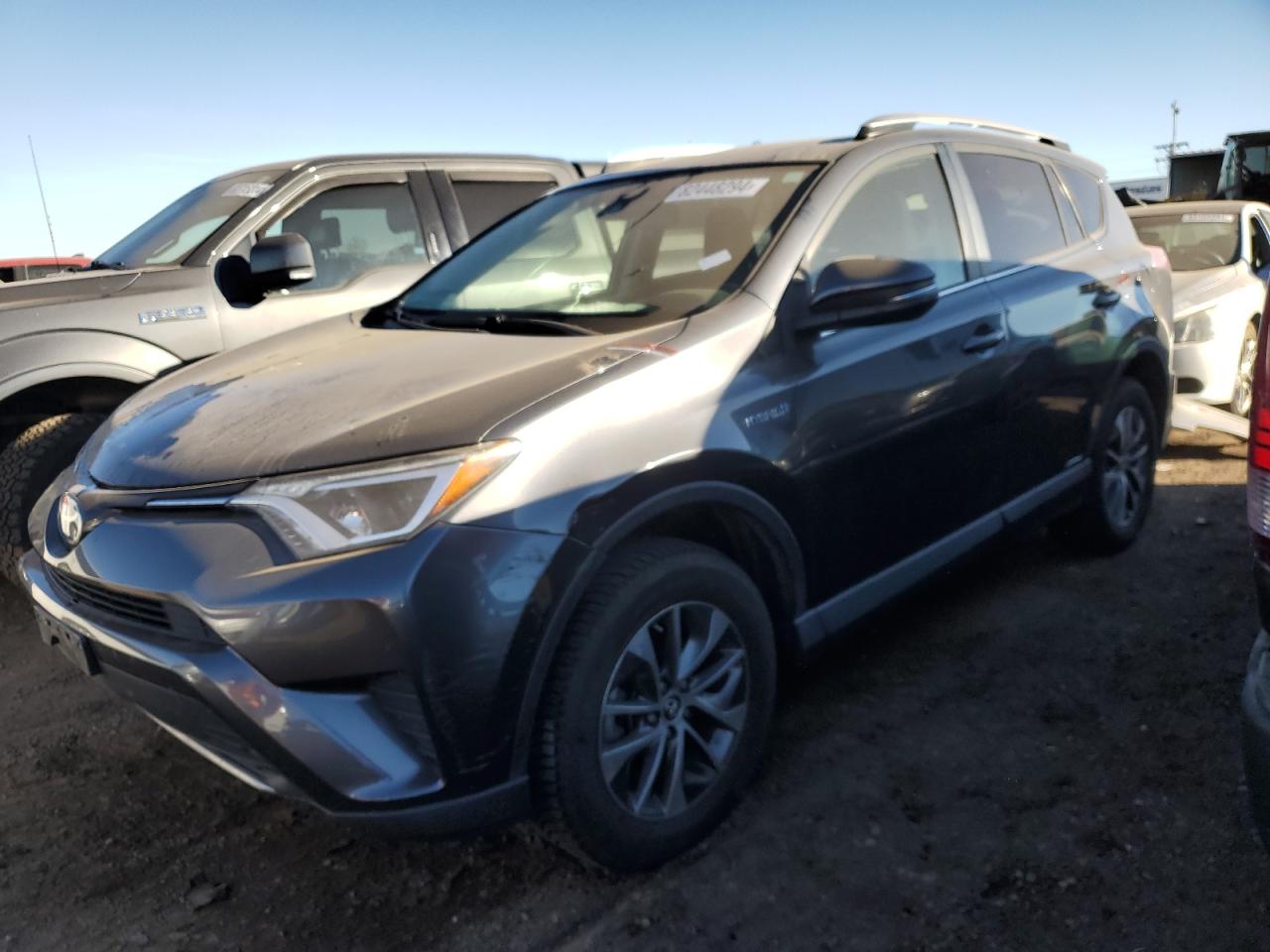 VIN JTMRJREV0JD197744 2018 TOYOTA RAV4 no.1