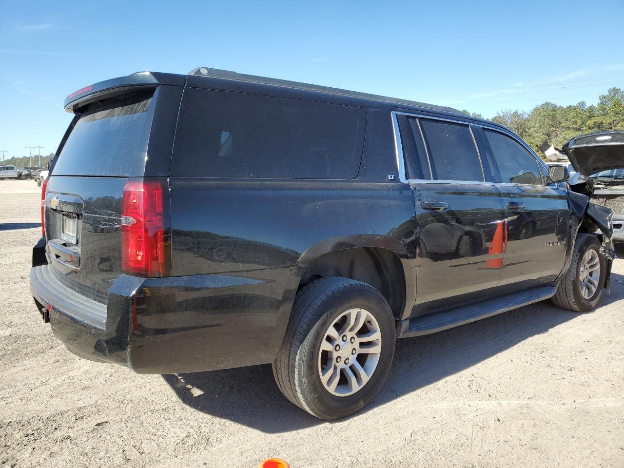 VIN 1GNSCHKC1JR268730 2018 CHEVROLET SUBURBAN no.3