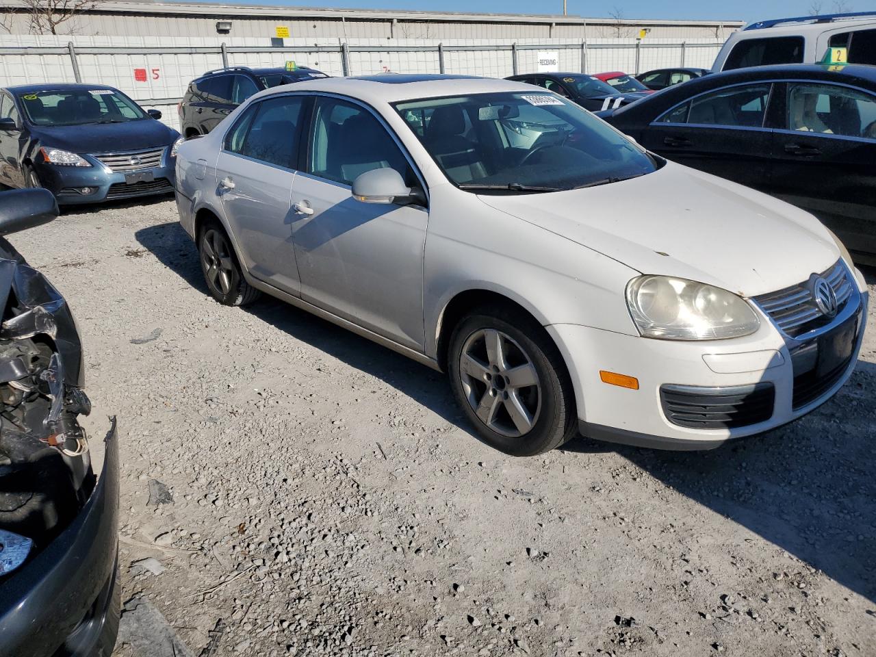 2009 Volkswagen Jetta - Image 4