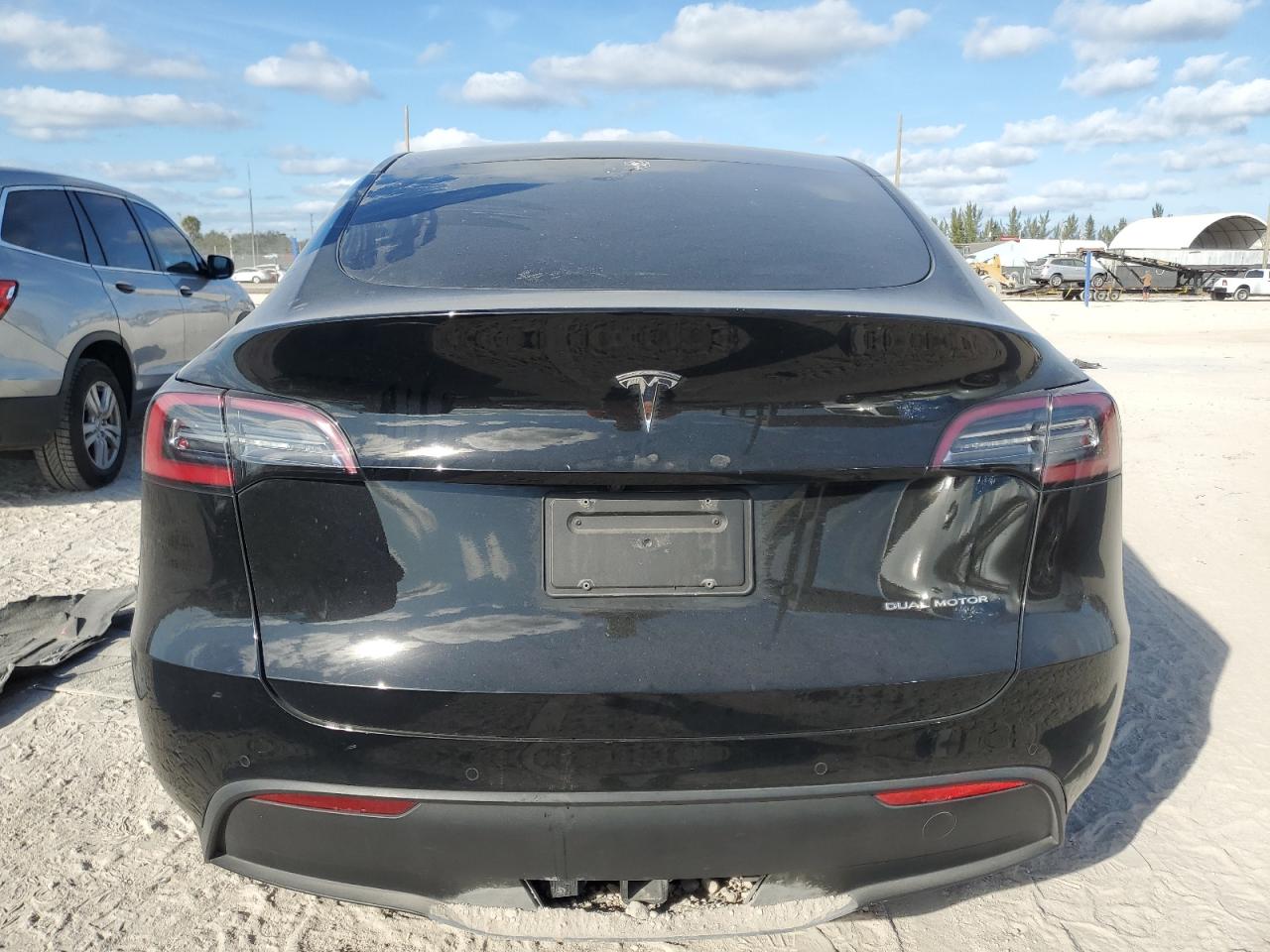 2020 Tesla Model Y VIN: 5YJYGDEE5LF025833 Lot: 84186454