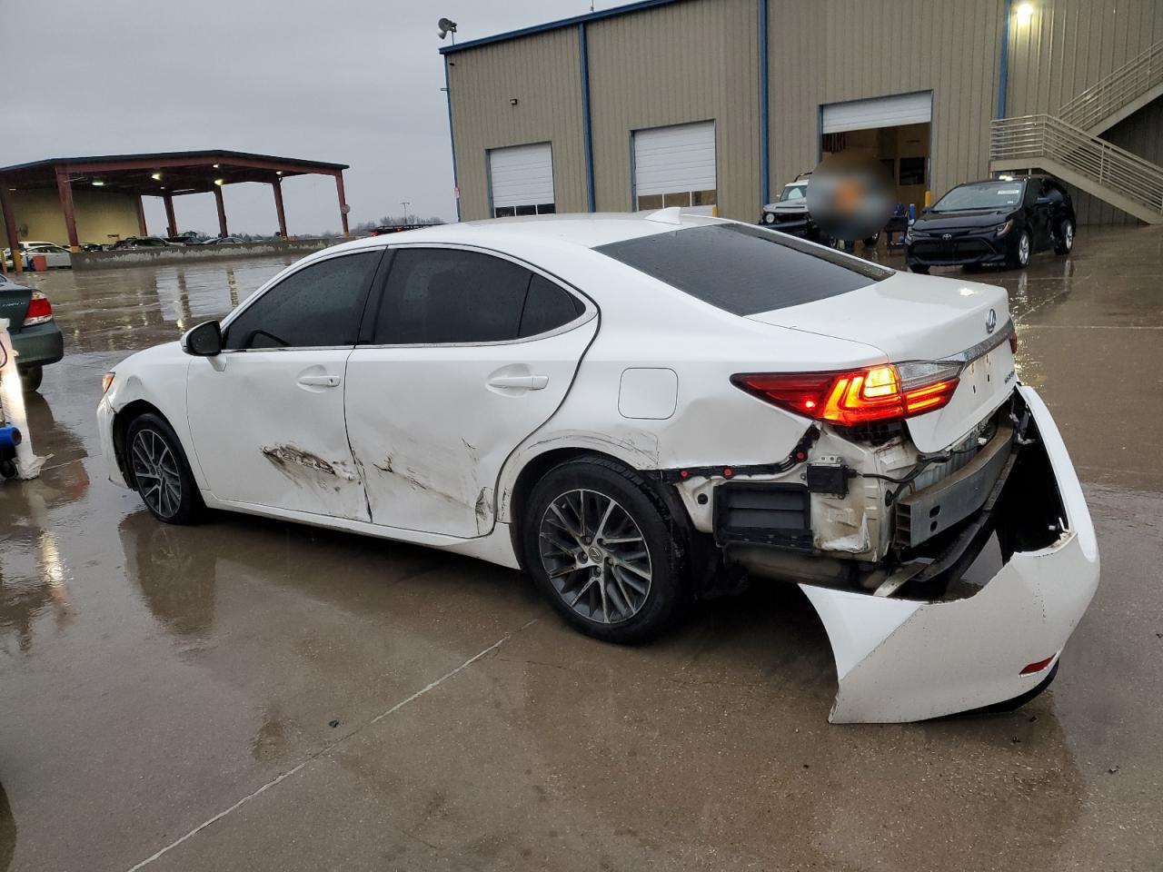 2018 Lexus ES - Image 2