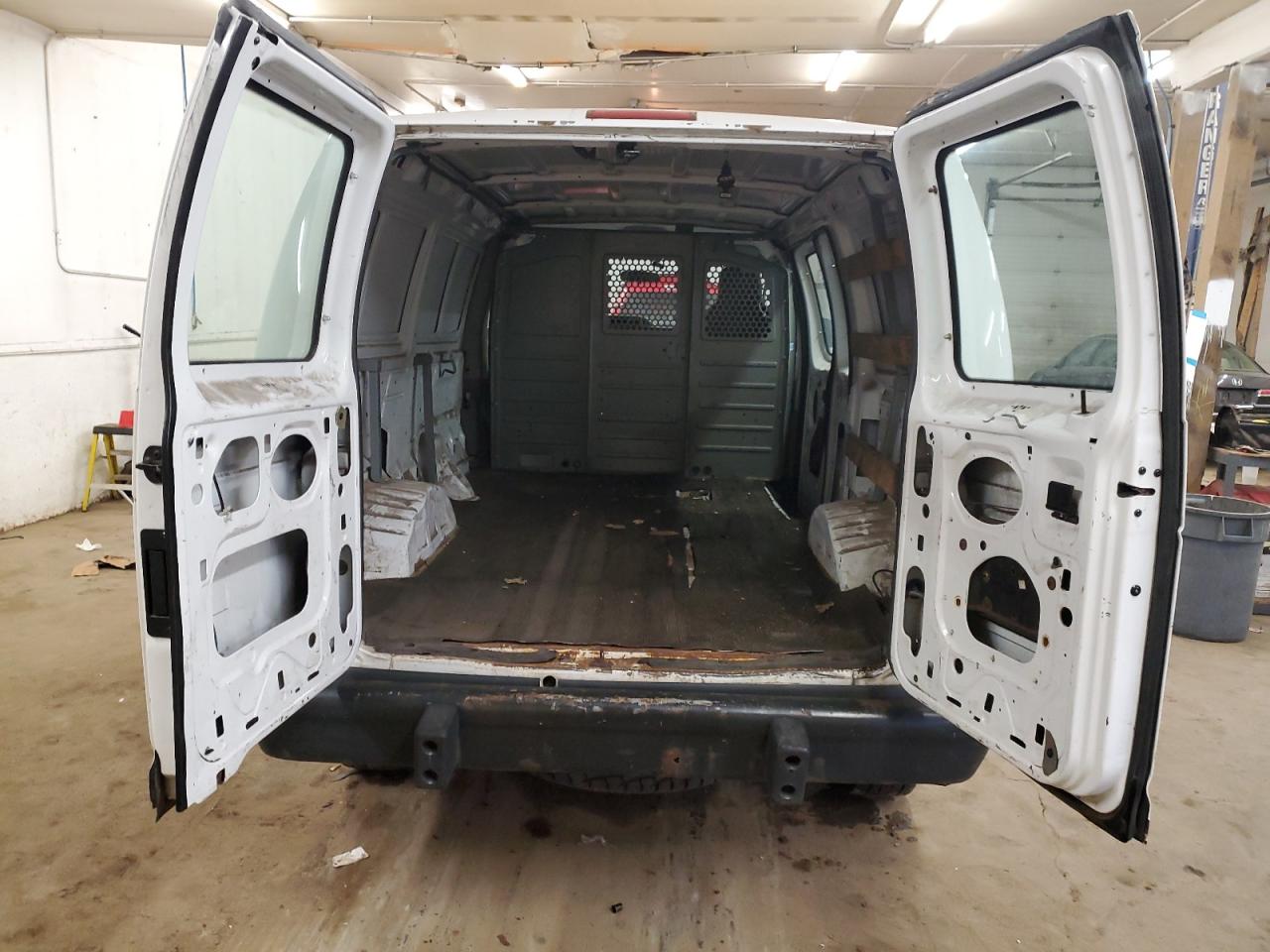 2012 Ford Econoline - Image 10