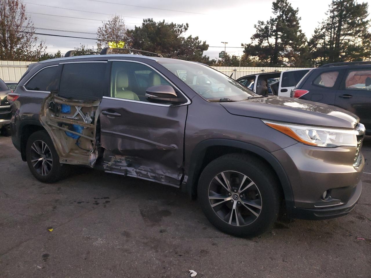 2016 Toyota Highlander - Image 4