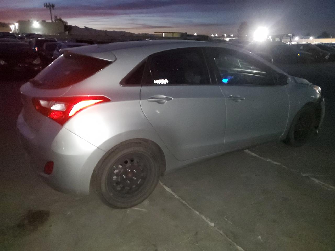 VIN KMHD35LH1HU370185 2017 HYUNDAI ELANTRA no.3