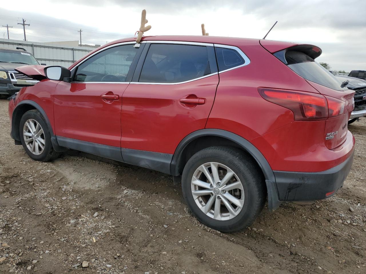 2017 Nissan Rogue - Image 2