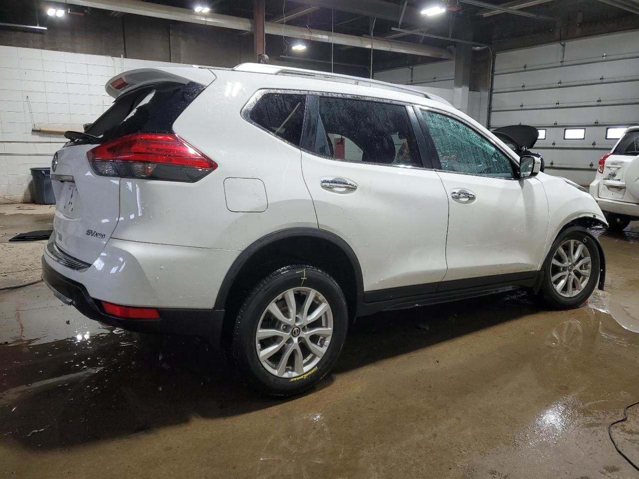 2017 Nissan Rogue - Image 3