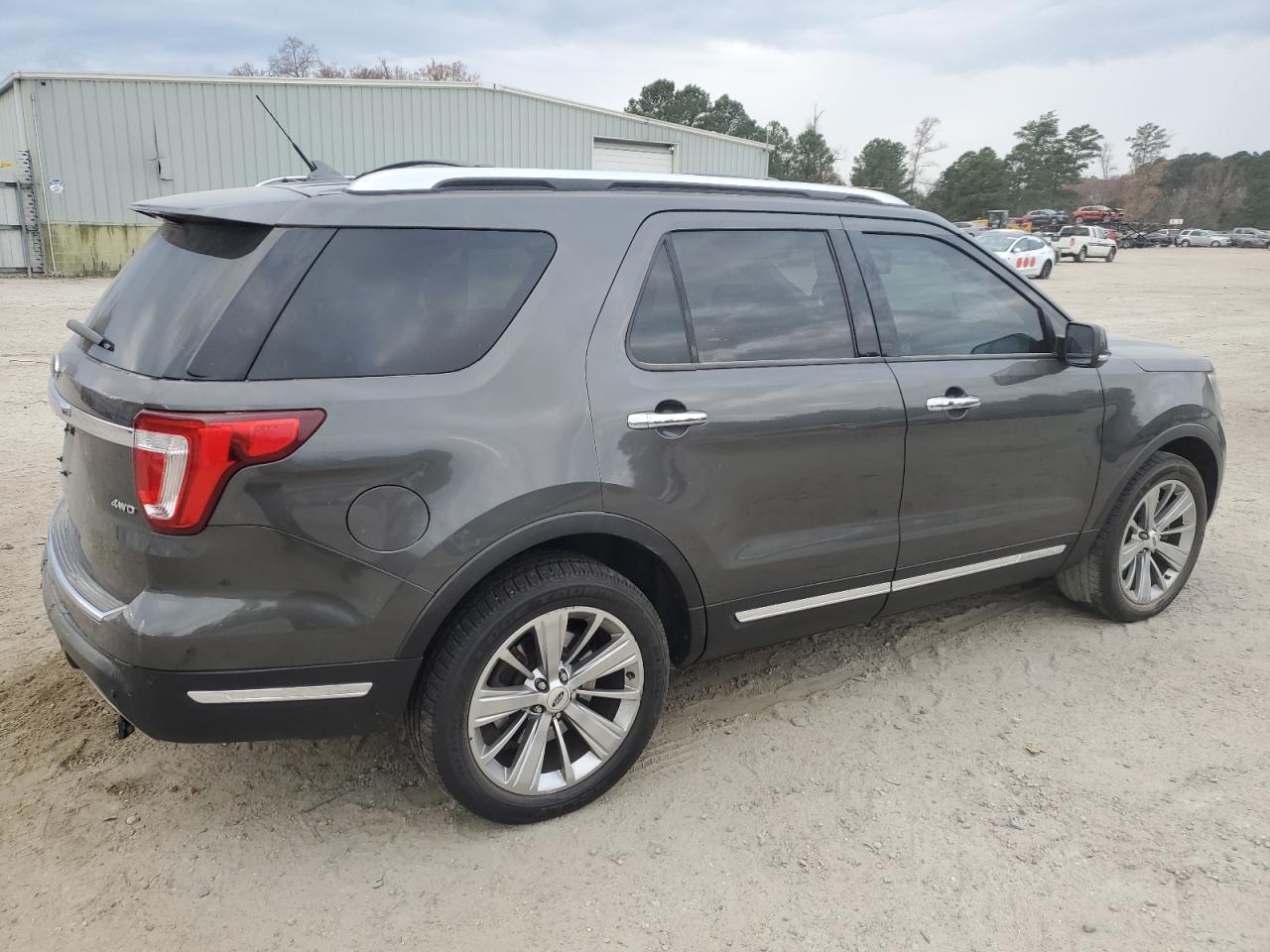 2019 Ford Explorer - Image 3