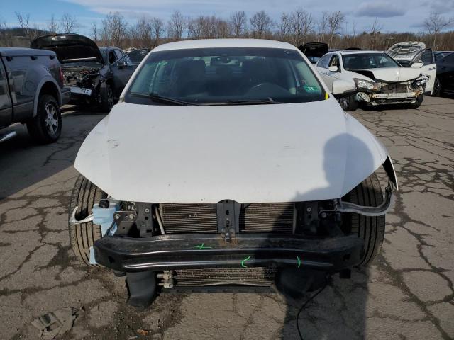  VOLKSWAGEN PASSAT 2013 White