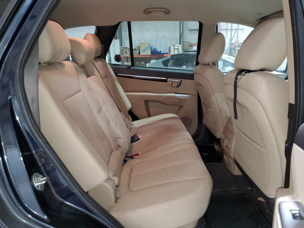 2012 Hyundai Santa Fe - Image 11