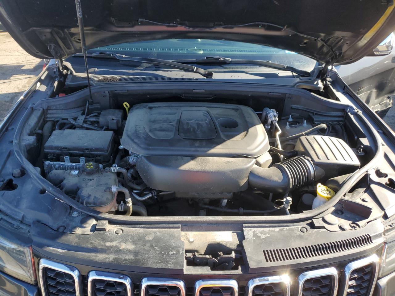 2019 Jeep Grand Cherokee - Image 12
