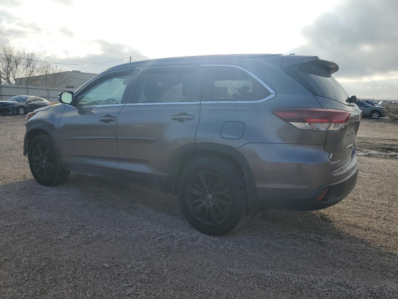 2019 Toyota Highlander - Image 2