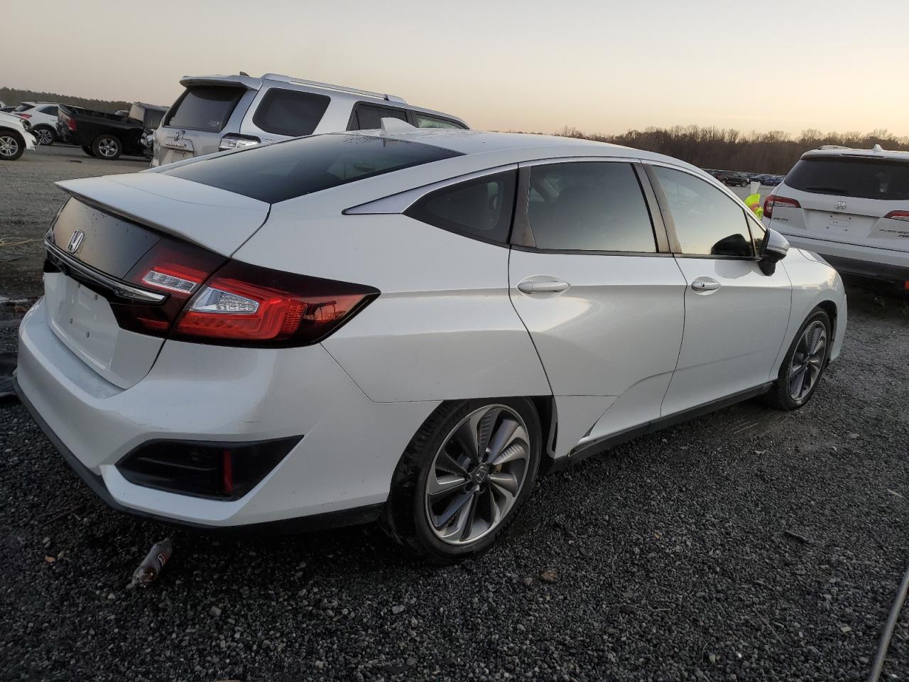 VIN JHMZC5F31JC004201 2018 HONDA CLARITY no.3