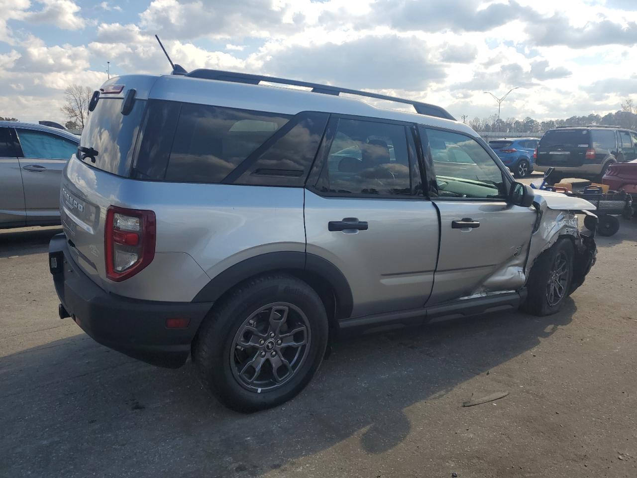 2022 Ford Bronco - Image 3