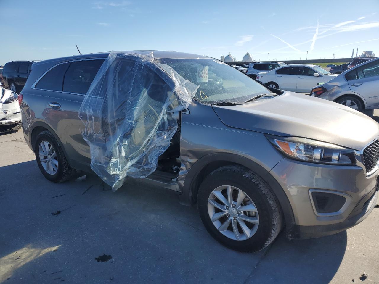 VIN 5XYPG4A3XHG303092 2017 KIA SORENTO no.4