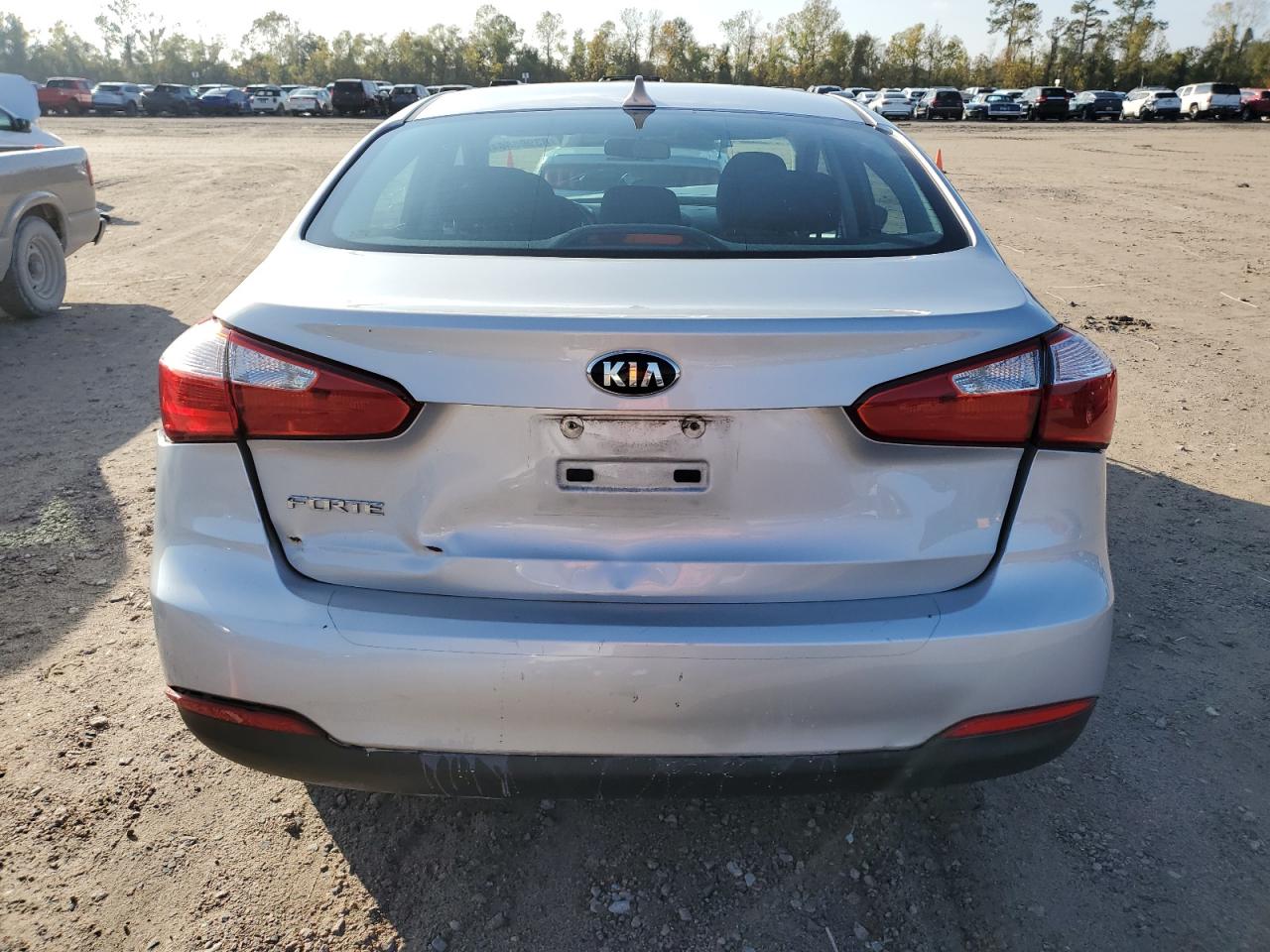 VIN KNAFK4A60G5479111 2016 KIA FORTE no.6