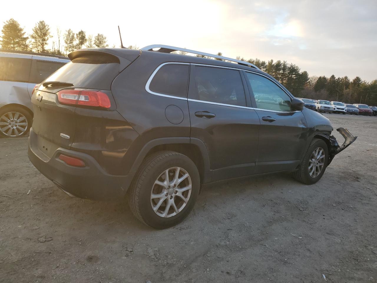 2016 Jeep Grand Cherokee - Image 3