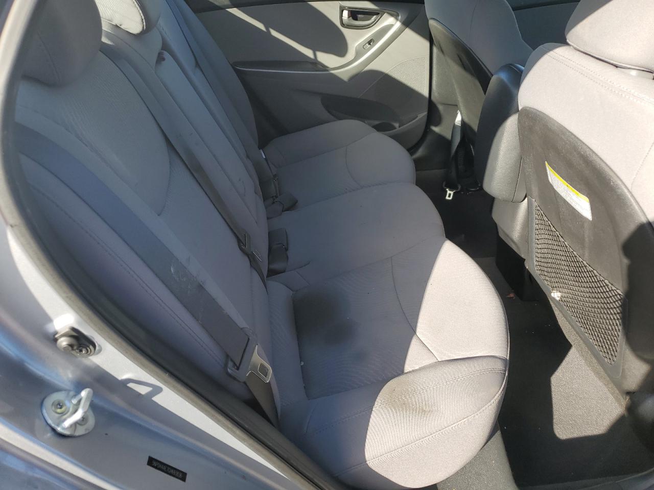 2016 Hyundai Elantra - Image 10
