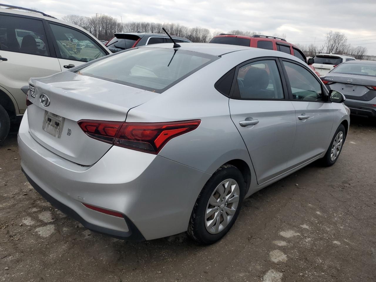 VIN 3KPC24A38JE034042 2018 HYUNDAI ACCENT no.3