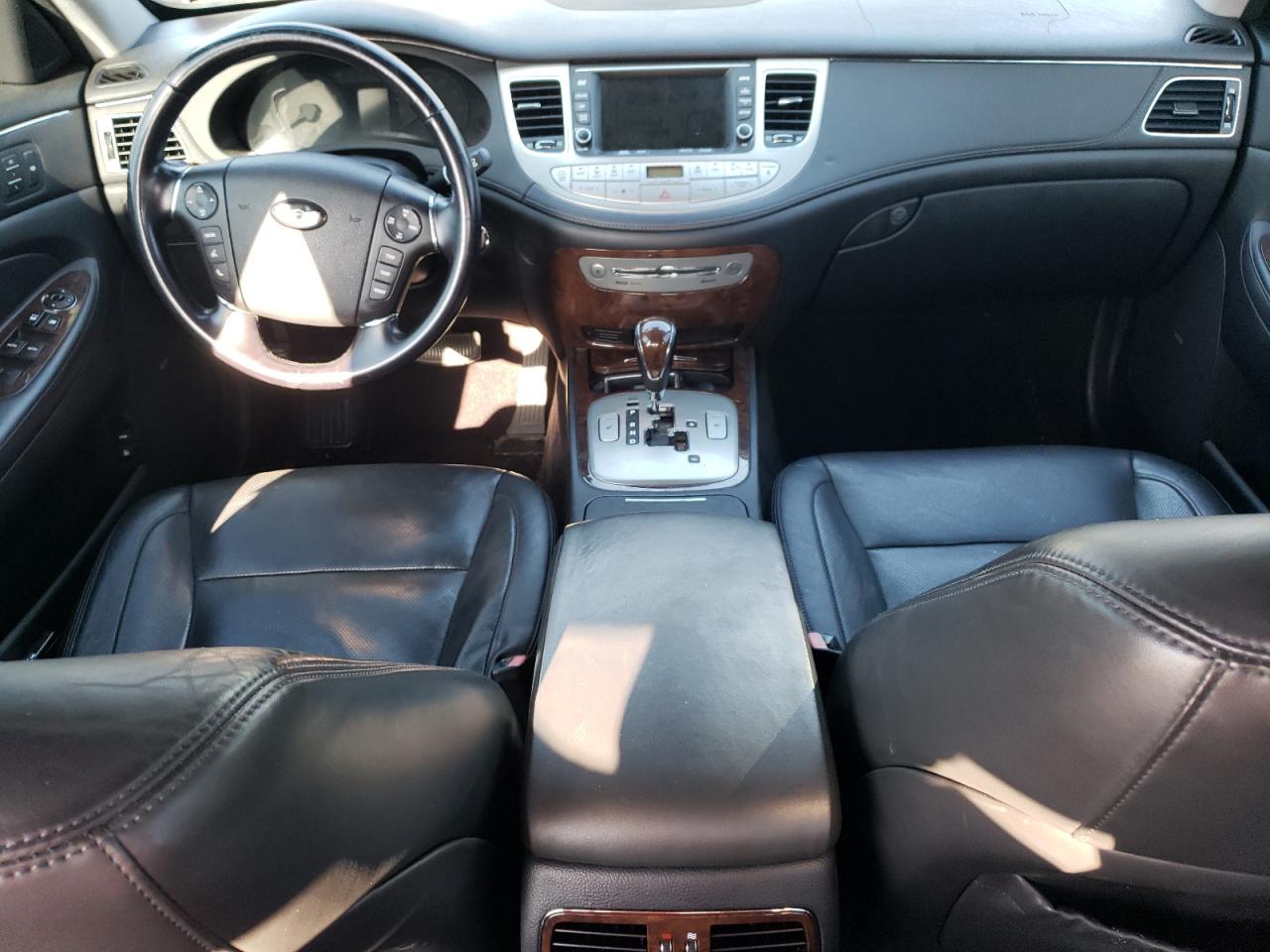 2011 Hyundai Genesis - Image 8