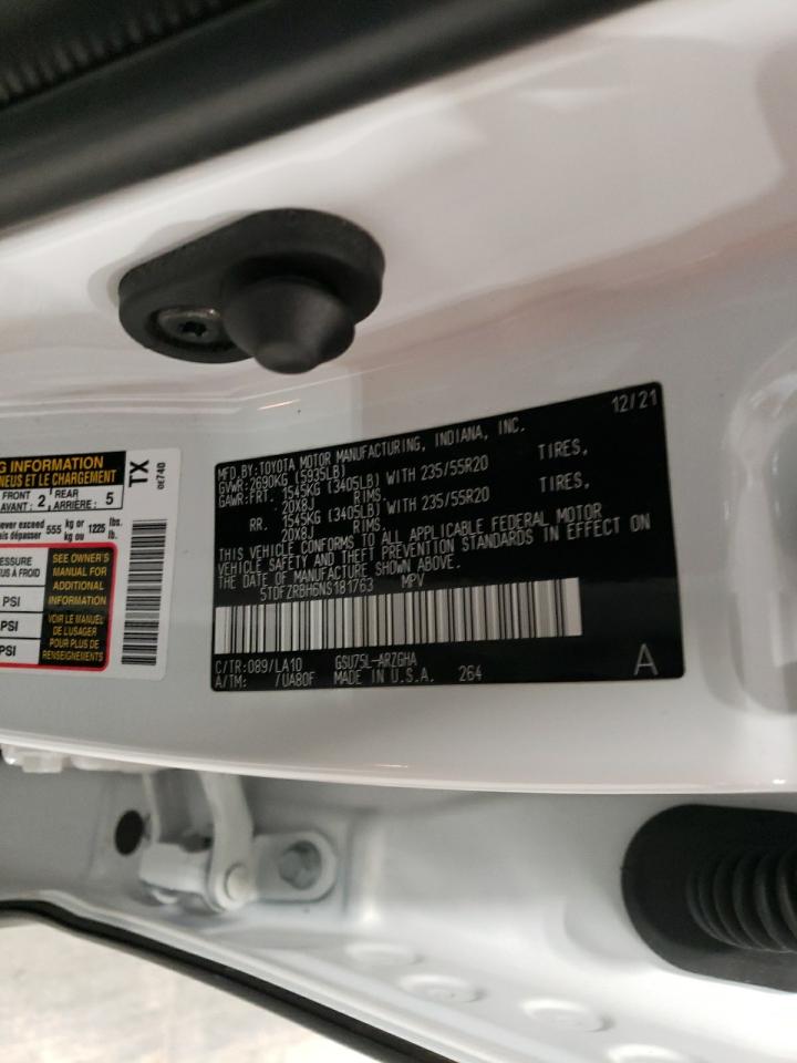 2022 Toyota Highlander - Image 13
