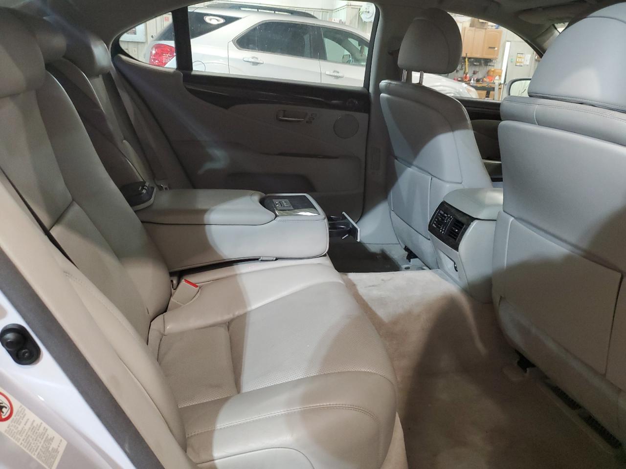 2008 Lexus LS - Image 10