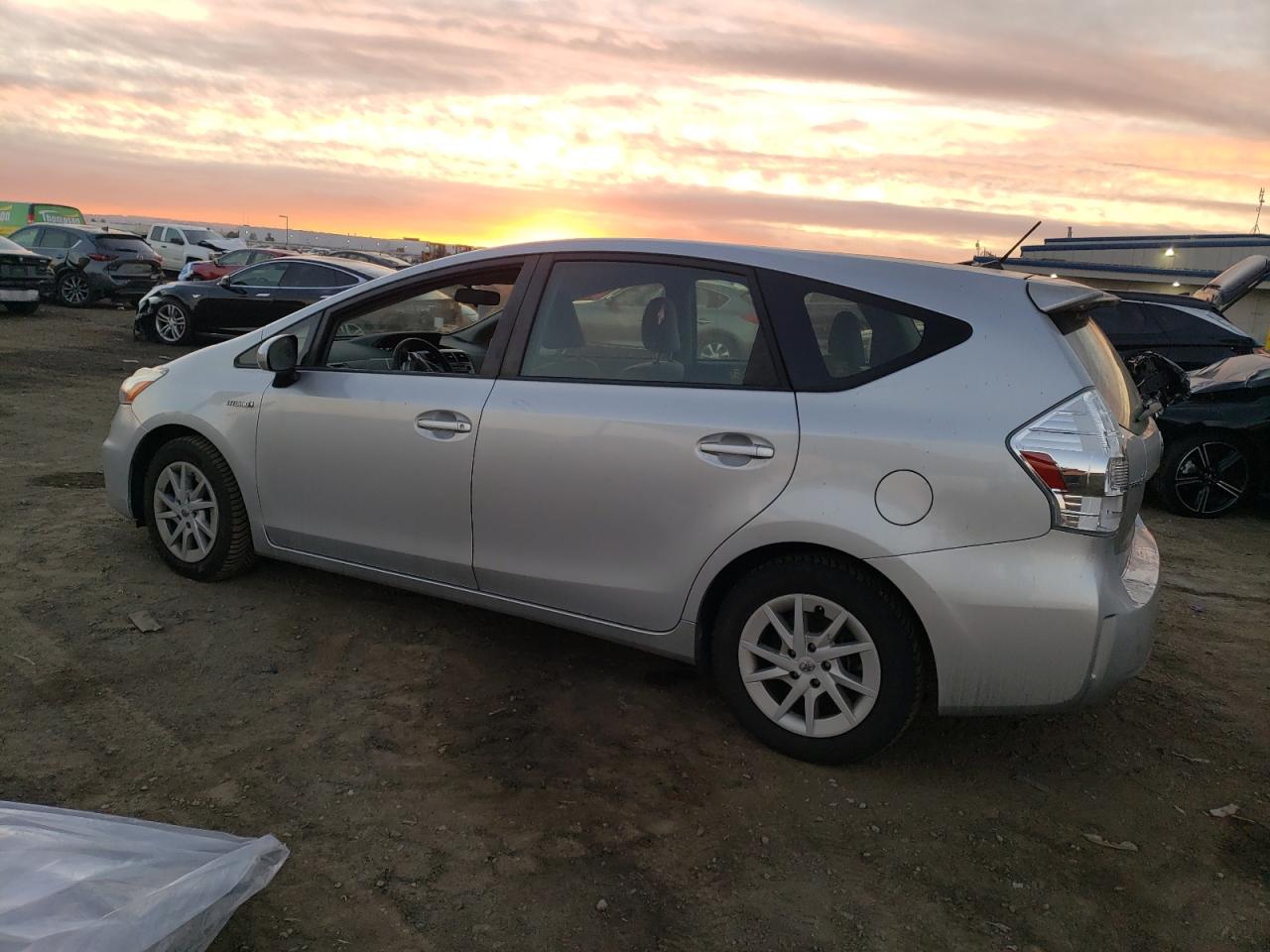 VIN JTDZN3EU6E3323190 2014 TOYOTA PRIUS no.2