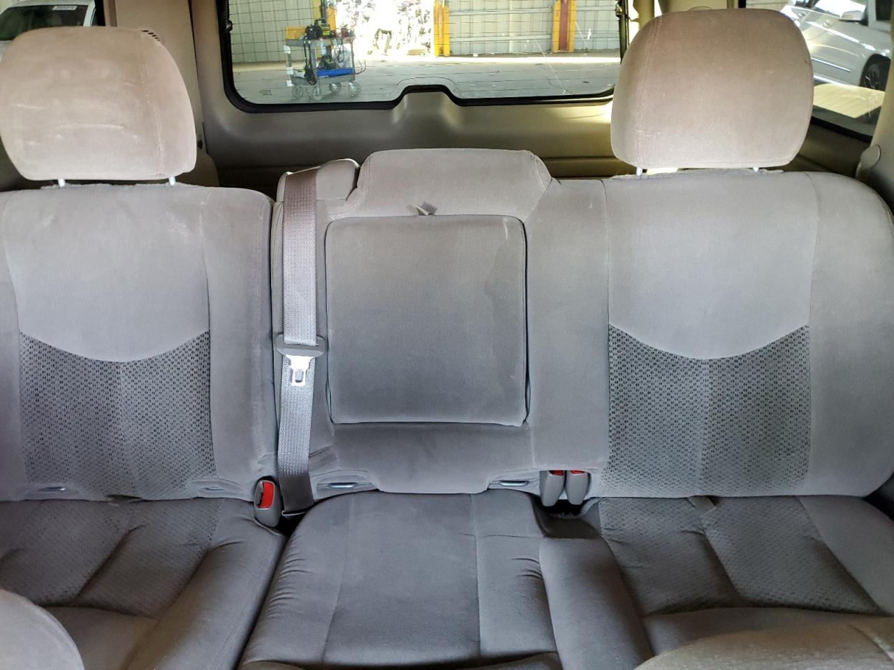 2005 Chevrolet Tahoe C1500 VIN: 1GNEC13TX5R129592 Lot: 85124534