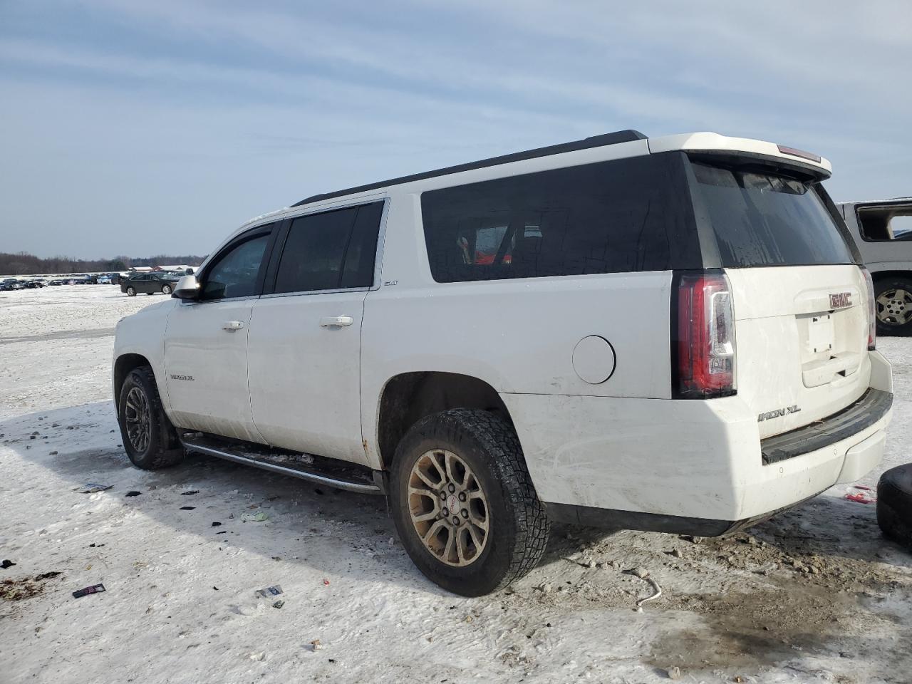 2016 GMC Yukon - Image 2
