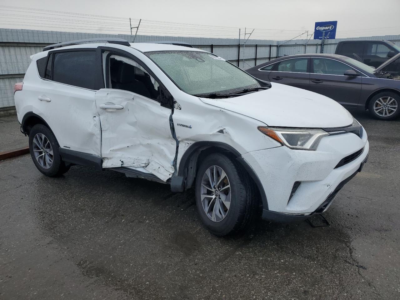 VIN JTMRJREV5JD250678 2018 TOYOTA RAV4 no.4