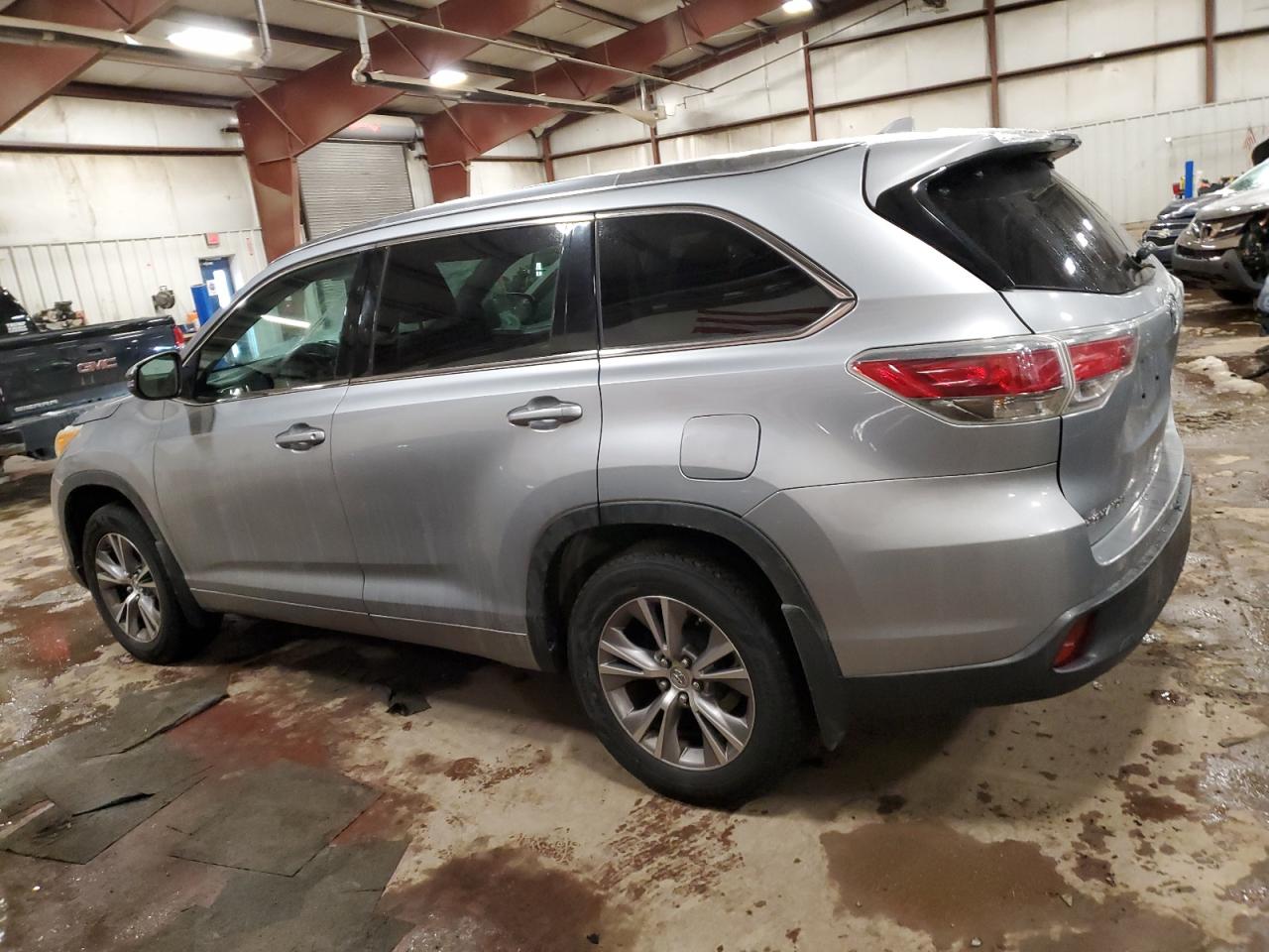 2014 Toyota Highlander - Image 2
