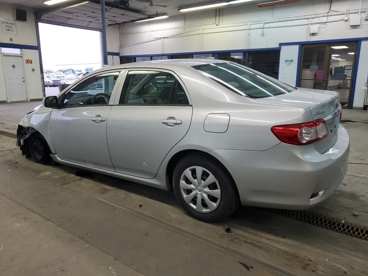 VIN 2T1BU4EE8DC083701 2013 TOYOTA COROLLA no.2