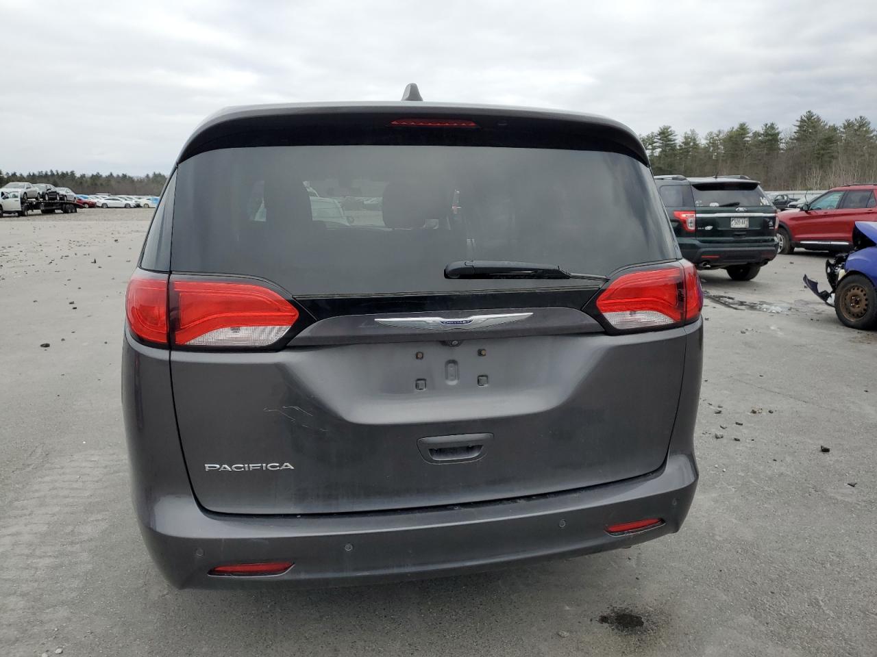 2018 Chrysler Pacifica - Image 6