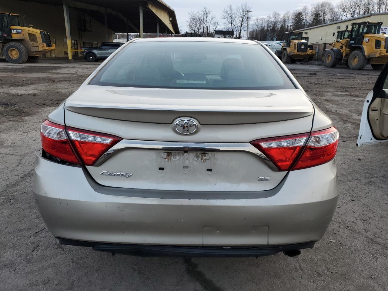 VIN 4T1BF1FK4GU601366 2016 TOYOTA CAMRY no.6