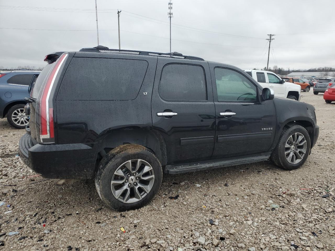 VIN 1GNSCBE04DR166163 2013 CHEVROLET TAHOE no.3