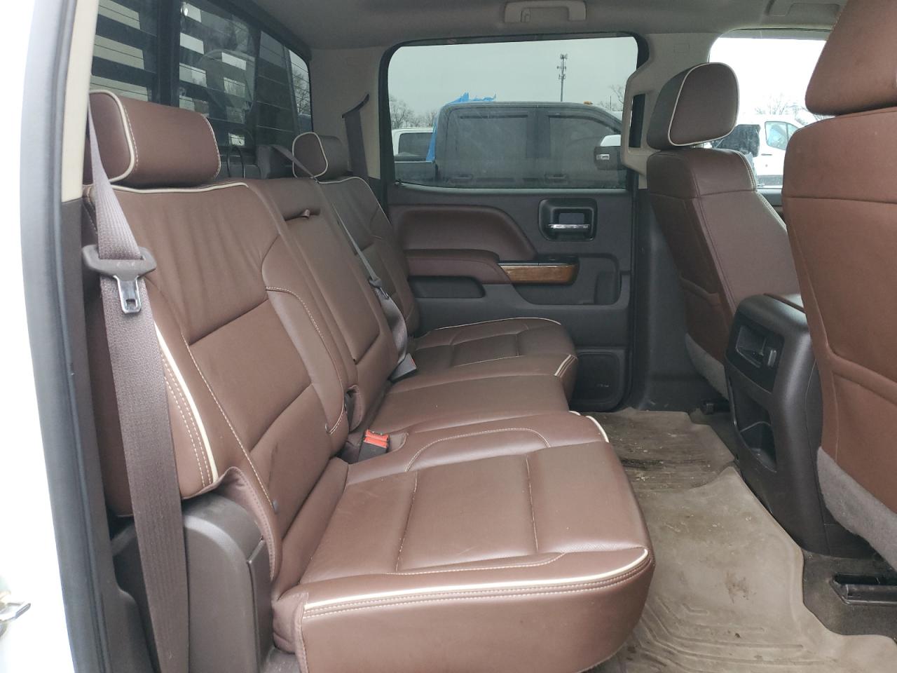 2016 Chevrolet Silverado - Image 10