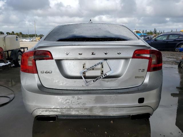  VOLVO S60 2015 Srebrny