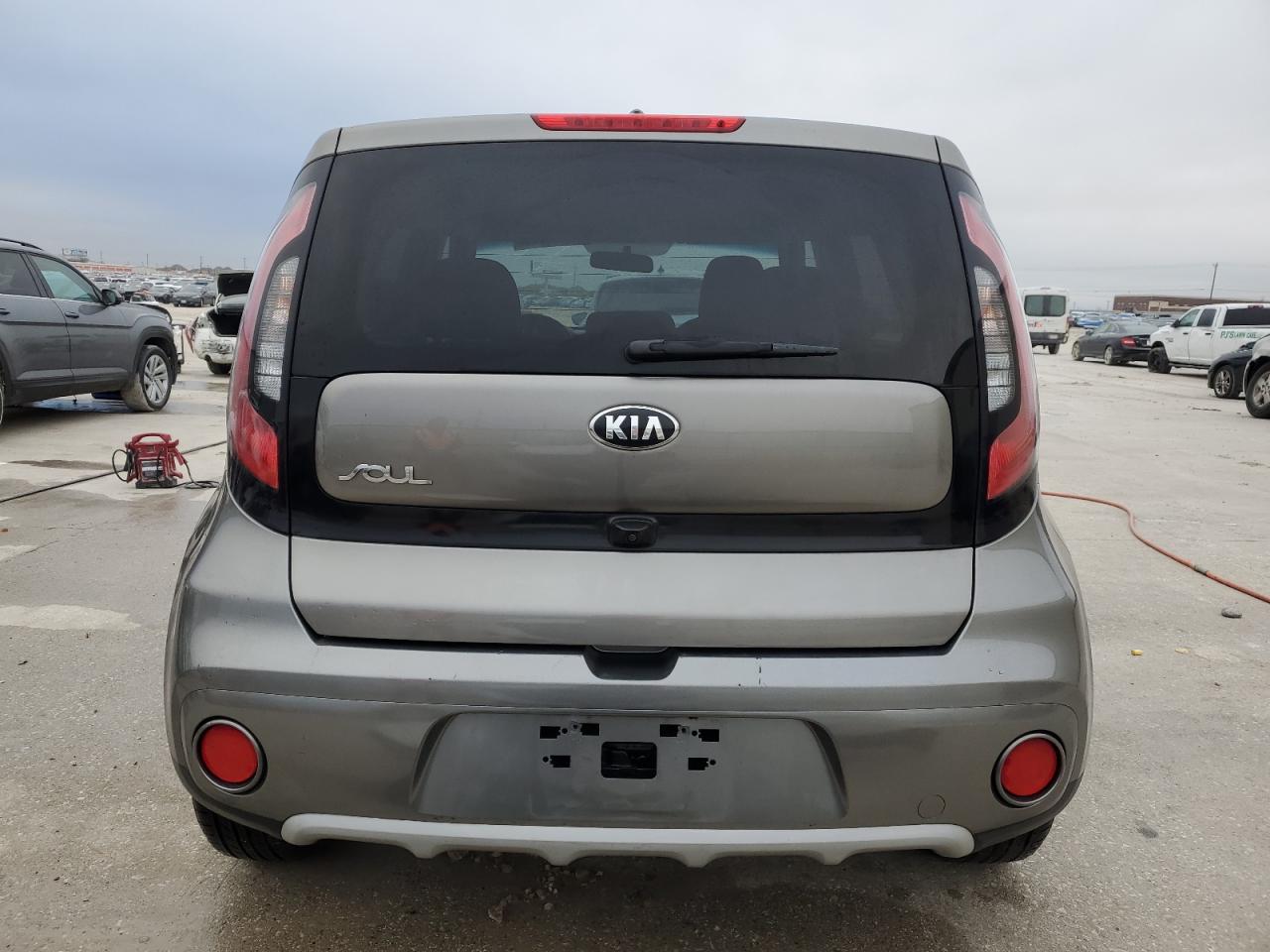 VIN KNDJP3A51K7698818 2019 KIA SOUL no.6