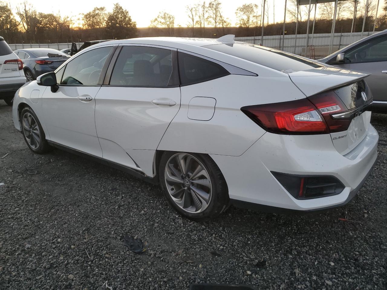 VIN JHMZC5F31JC004201 2018 HONDA CLARITY no.2