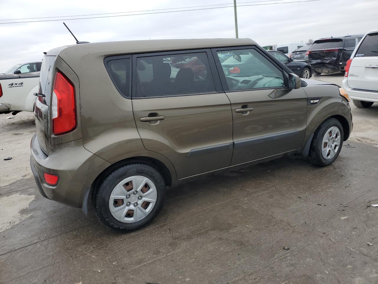 VIN KNDJT2A51D7562424 2013 KIA SOUL no.3