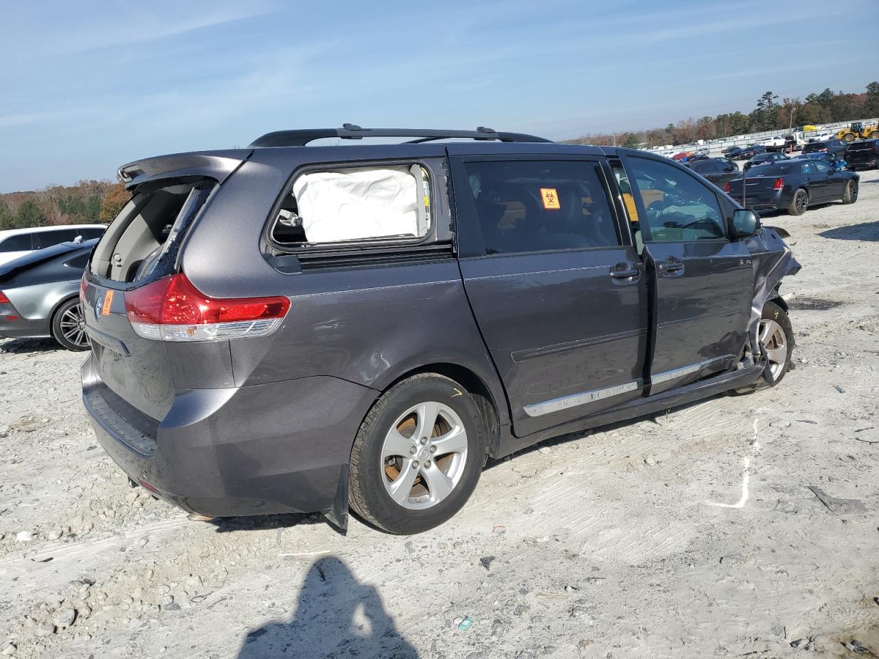 2013 Toyota Sienna - Image 3