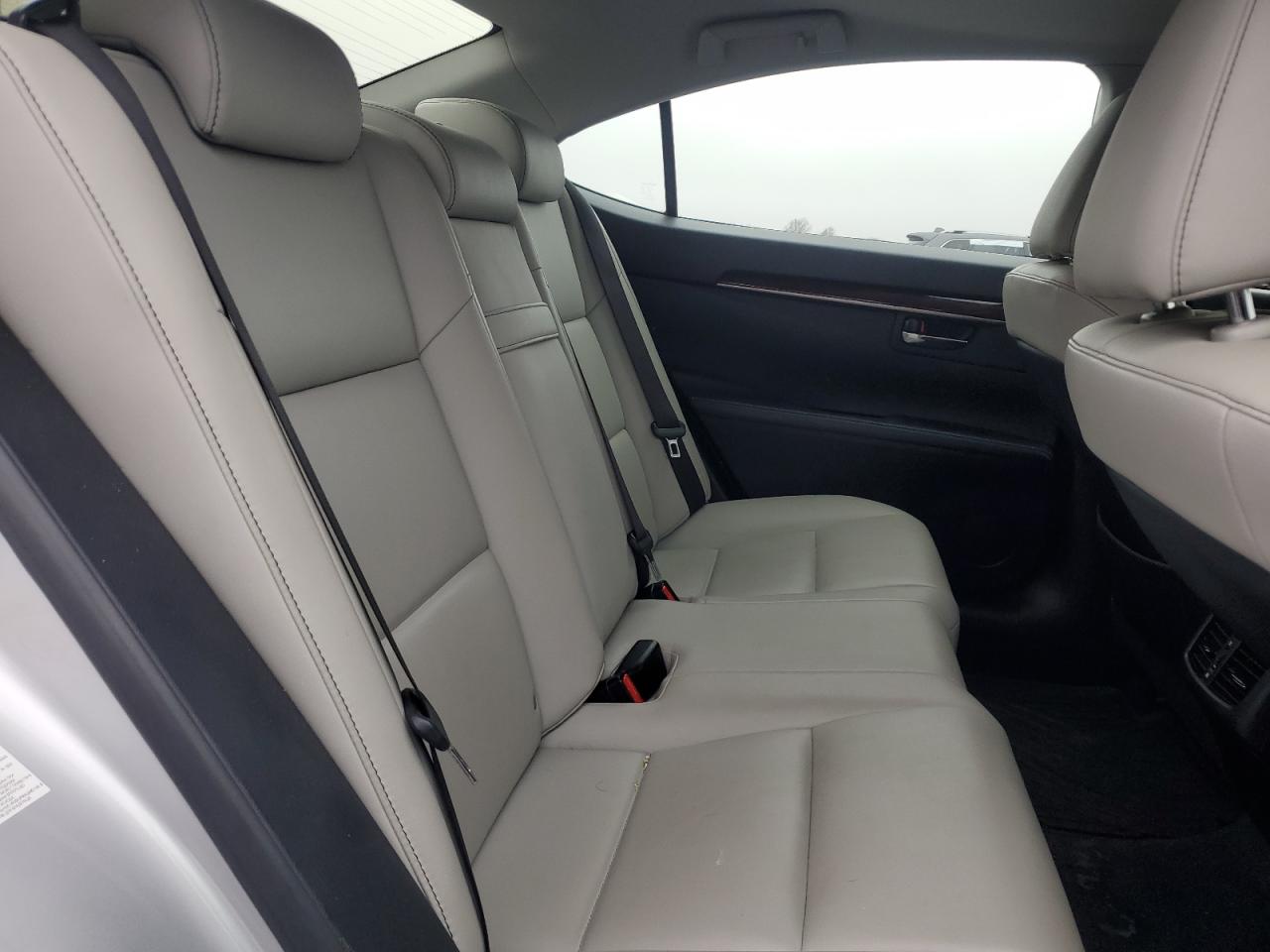 2013 Lexus ES - Image 10