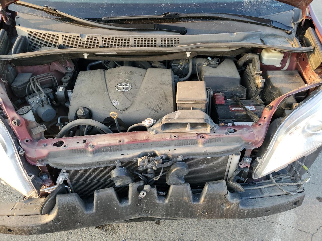 2017 Toyota Sienna - Image 12