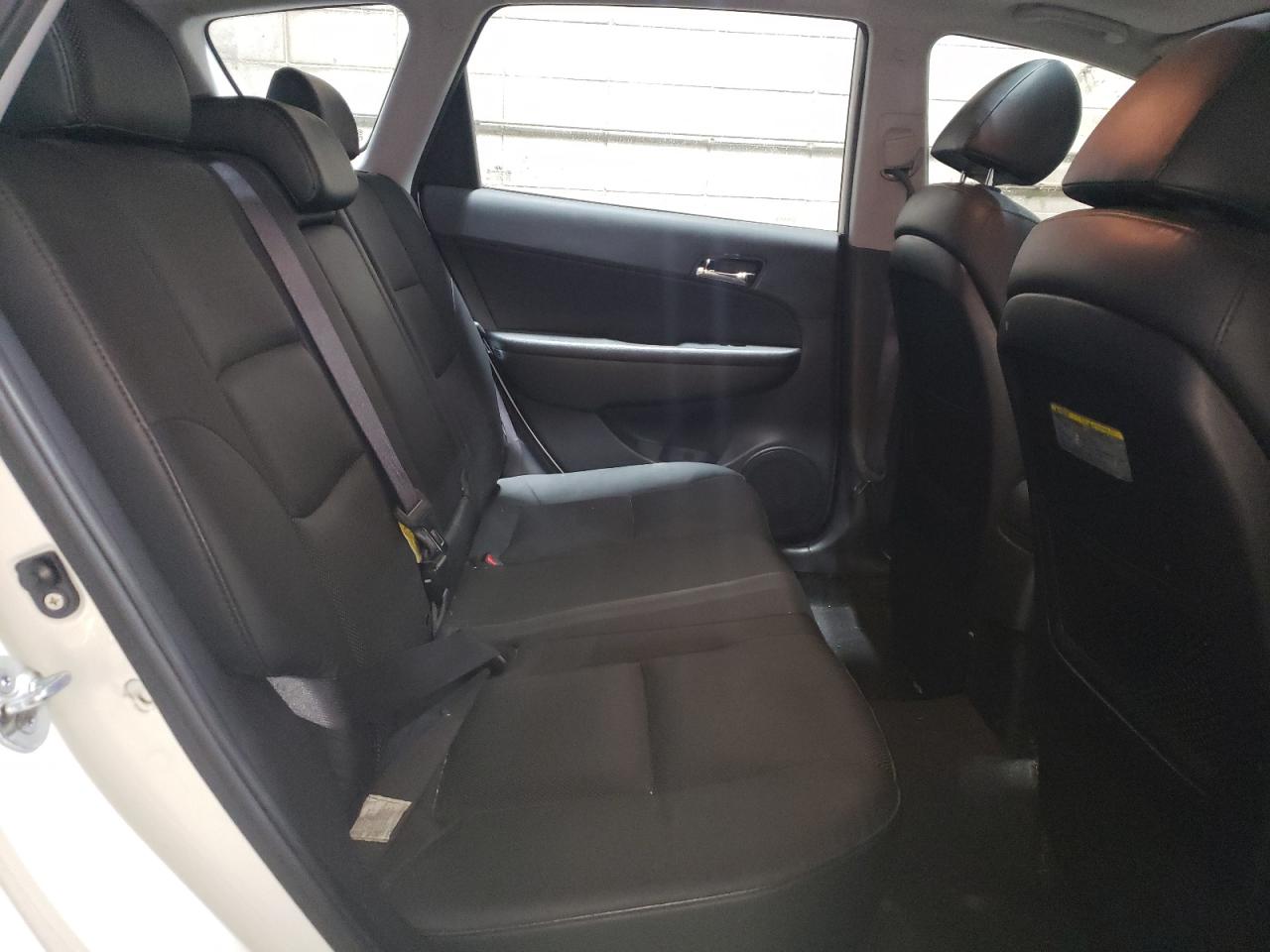 2011 Hyundai Elantra - Image 11