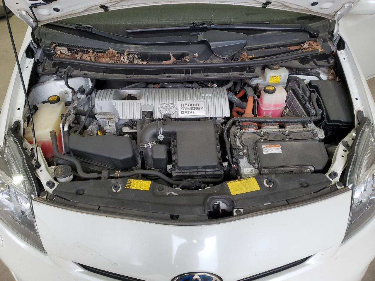 2013 Toyota Prius - Image 13