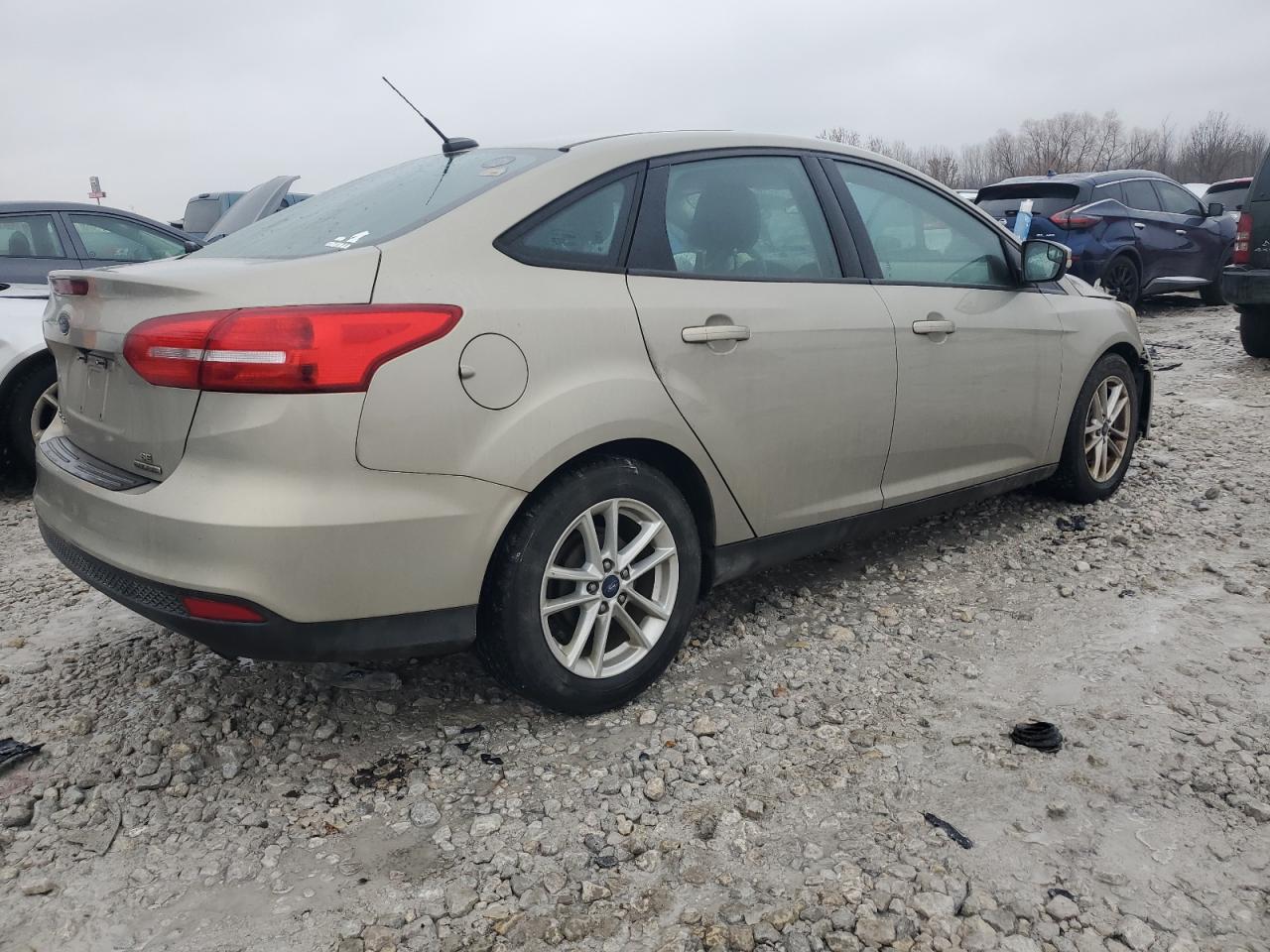 VIN 1FADP3F29FL254889 2015 FORD FOCUS no.3