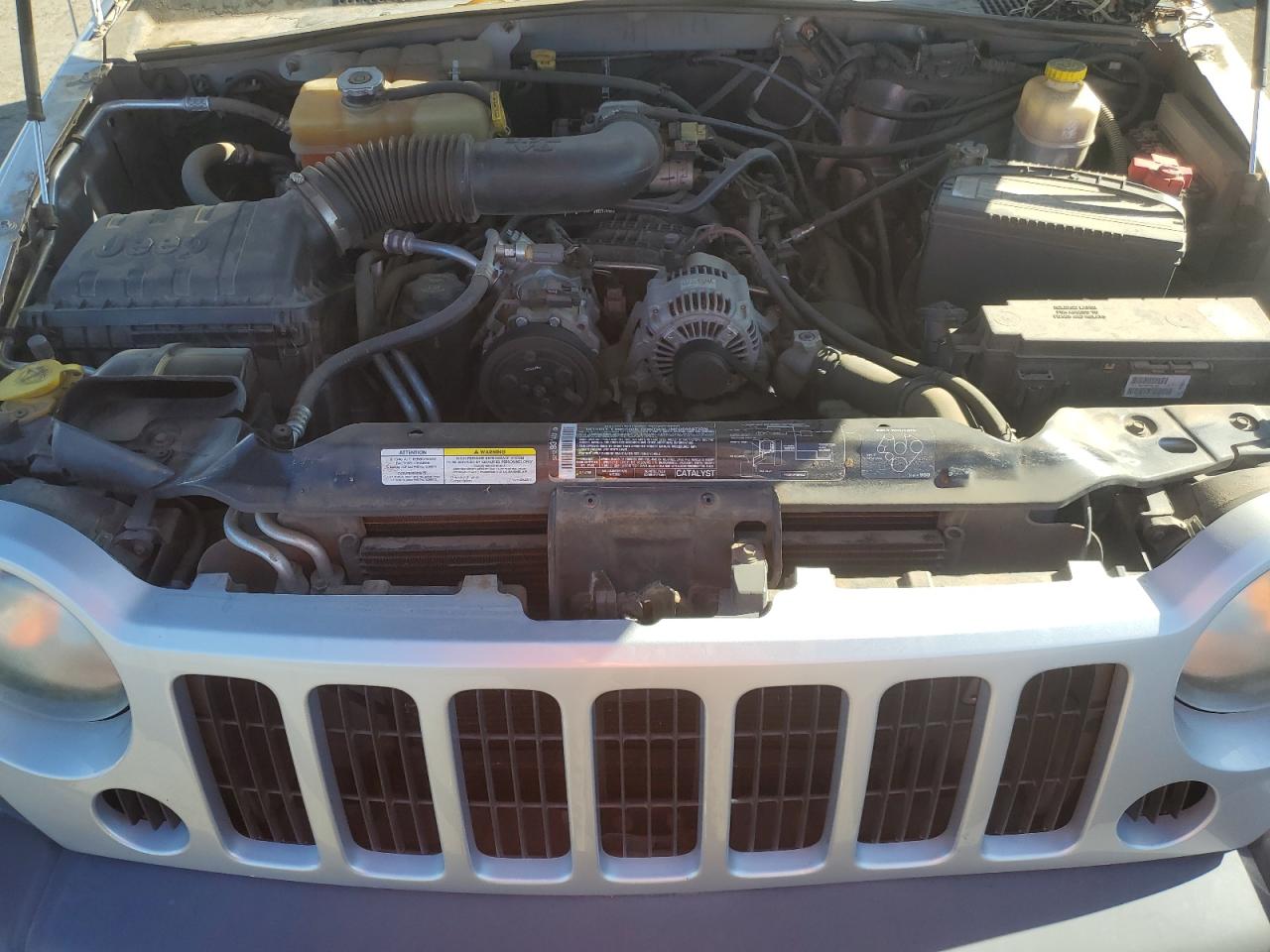 2005 Jeep Liberty (North America) - Image 12