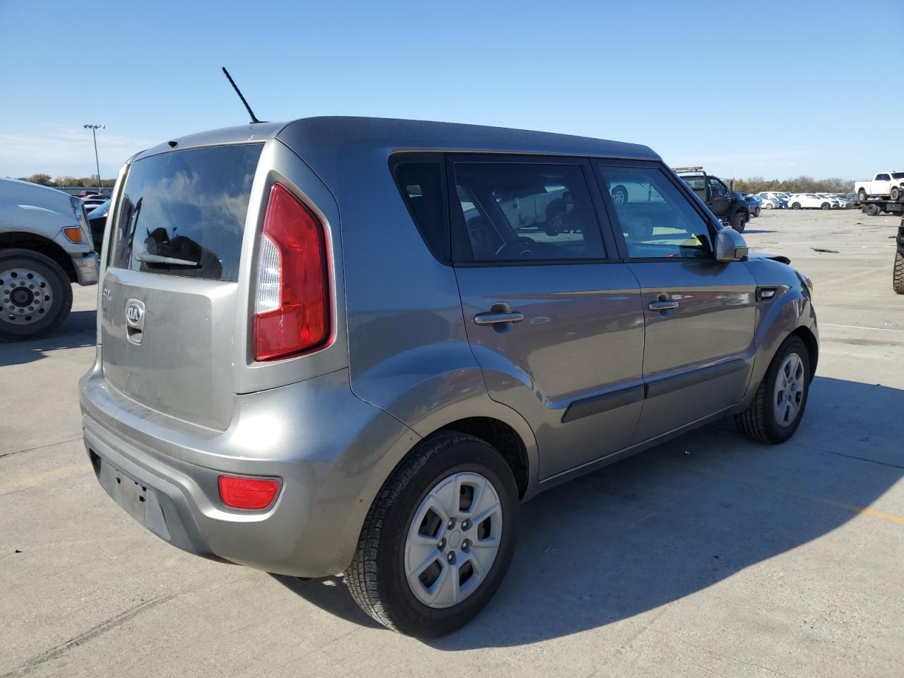 VIN KNDJT2A57D7602831 2013 KIA SOUL no.3